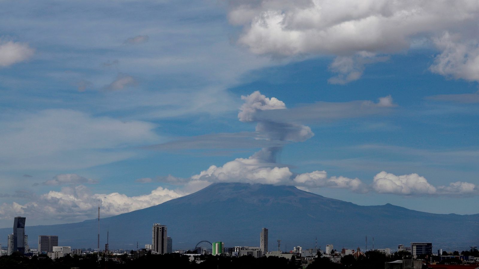 El pueblo mexicano de Xalitzintla no pierde de vista al volcán Popocatépetl