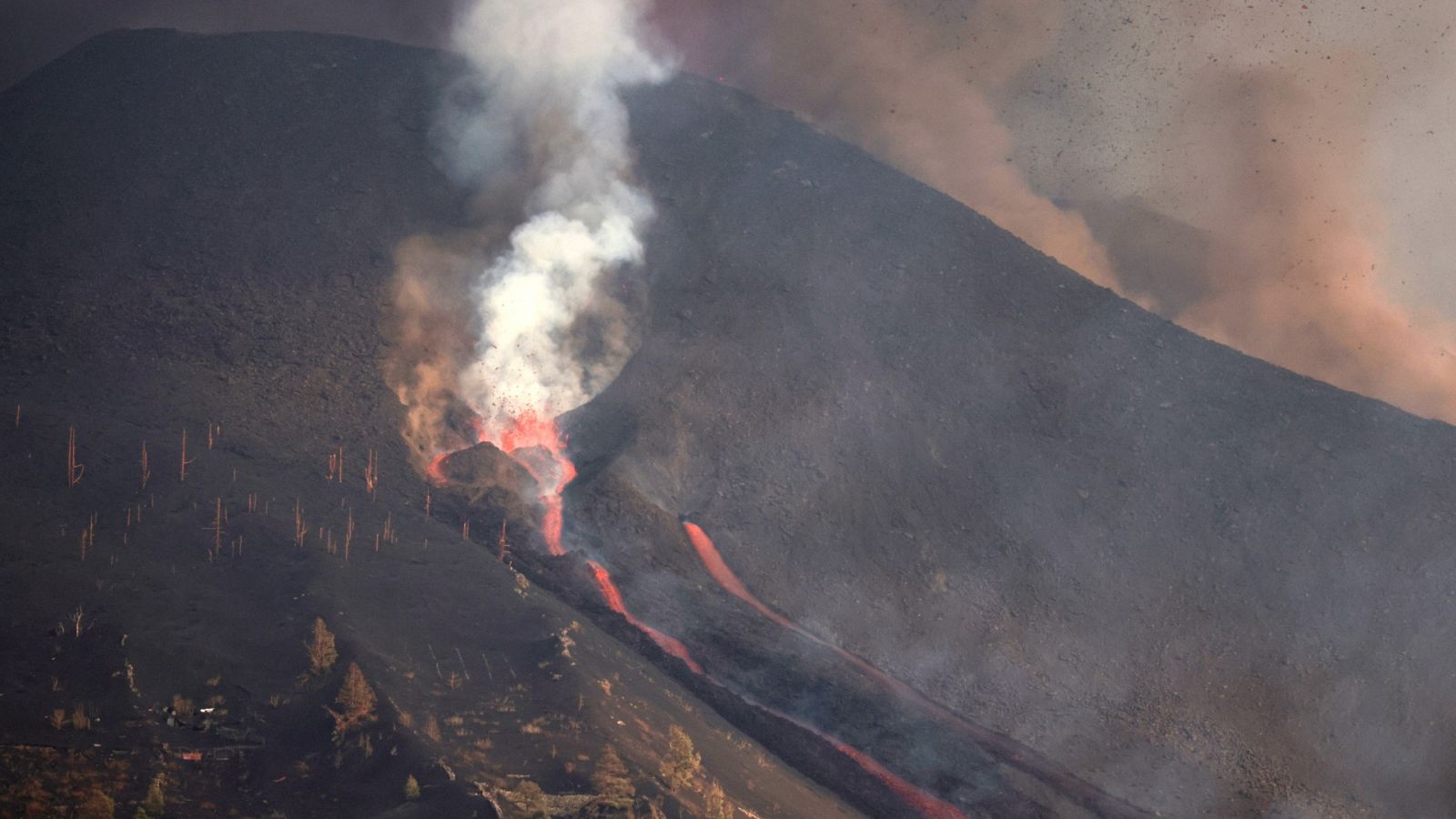 Volcán La Palma | Dos nuevas bocas activas y más evacuaciones