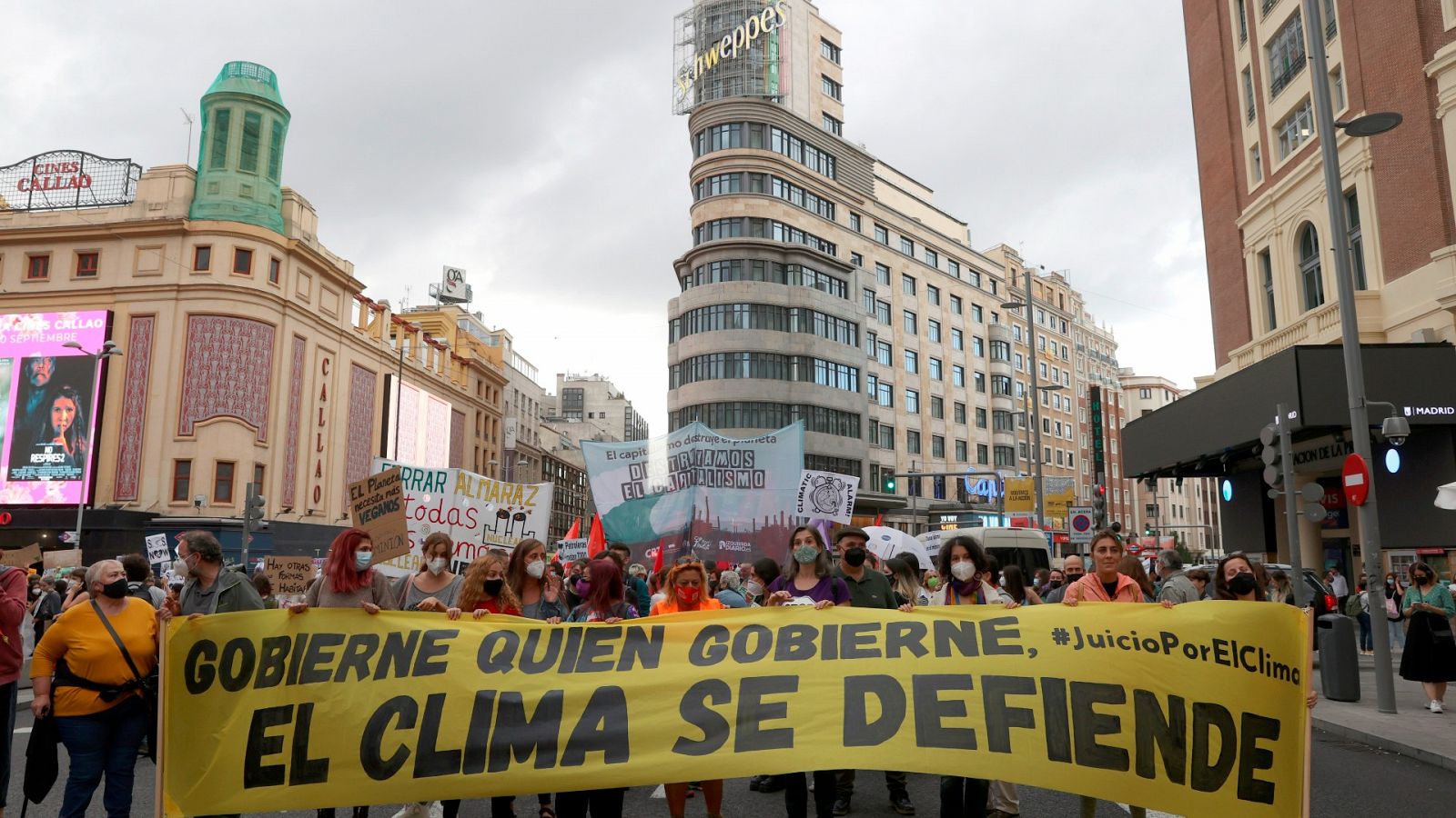 Miles de ecologistas se manifiestan para exigir que el Gobierno tome medidas ante la crisis climática 