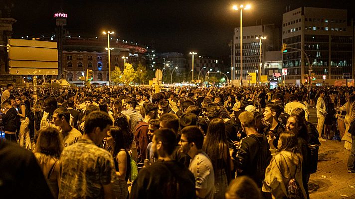 Un botellón de 40.000 jóvenes en Barcelona deriva en 20 detenciones y una posible agresión sexual