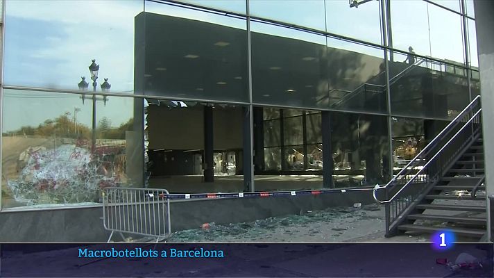 Nova nit d'incidents greus a un macrobotellot a Barcelona