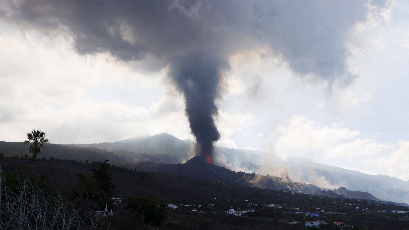 Volcán La Palma | La nube volcánica llega a la Península Ibérica