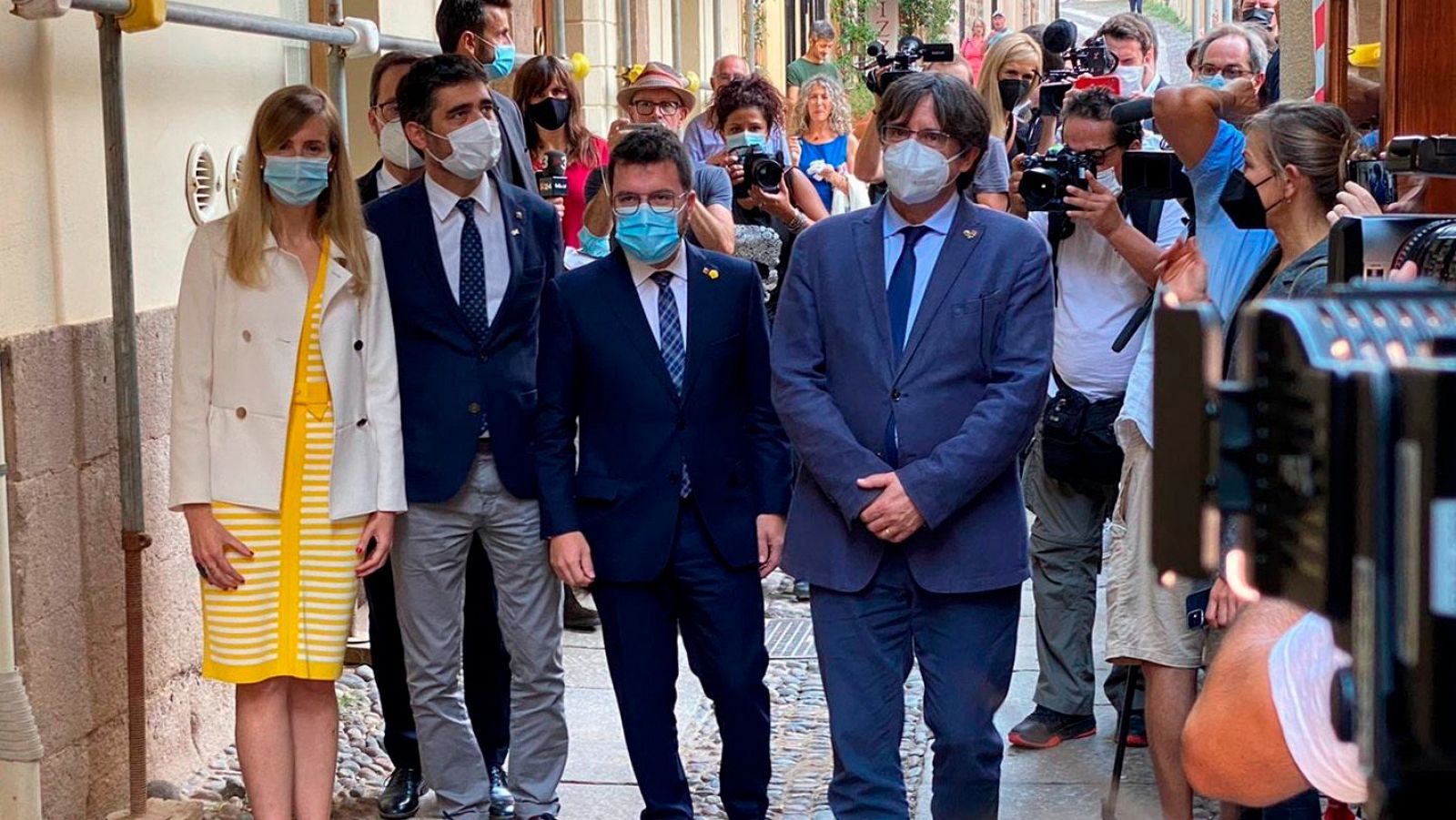 Aragonés respalda a Puigdemont, que defiende su inmunidad