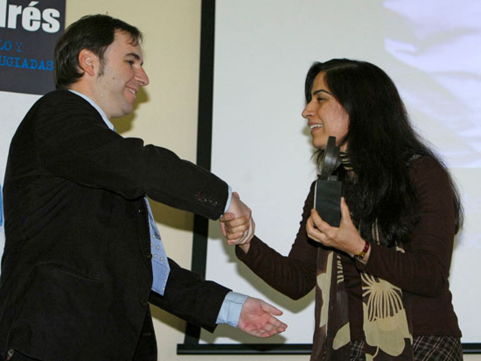 La activista afgana Malalai Joya recibe el Premio Juan María Bandrés