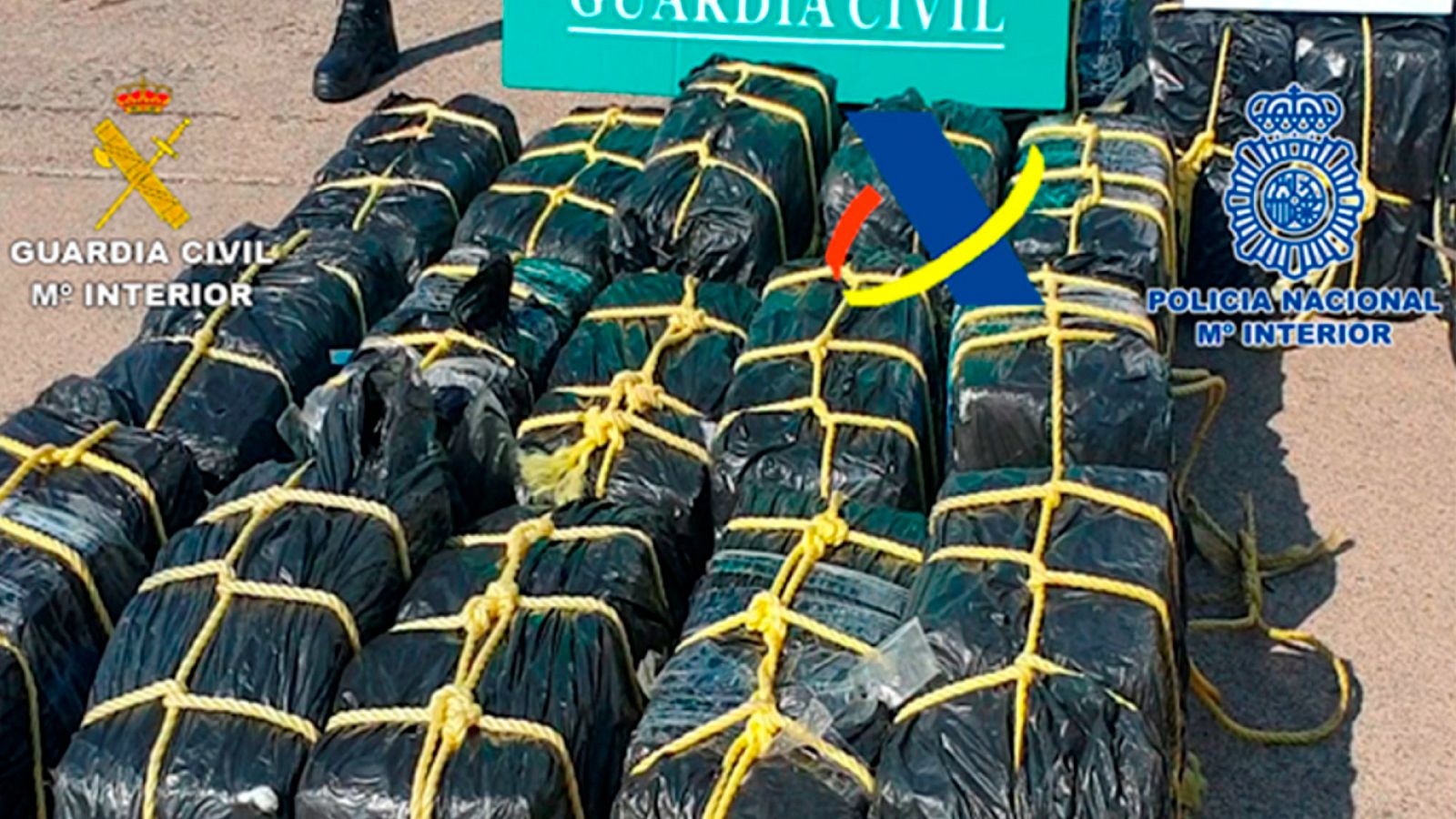 Intervenidos 1.200 kilos de cocaína en un velero frente a costas de Canarias - Informativo 24h | Ver