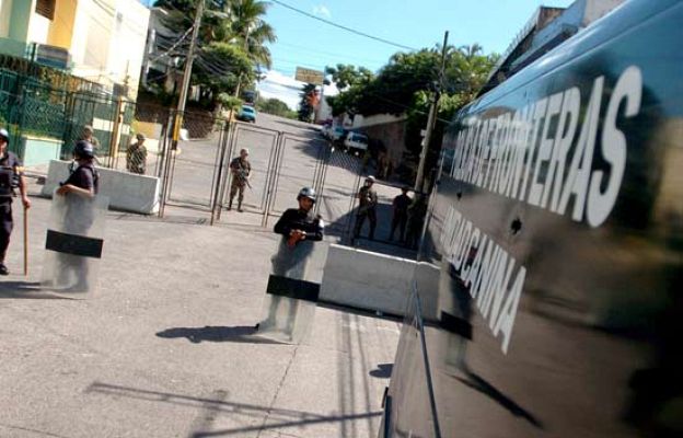  - Acoso a la embajada de Brasil