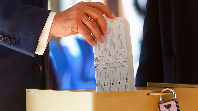 El voto del candidato conservador alemán, Armin Laschet, es válido a pesar de no haber sido secreto