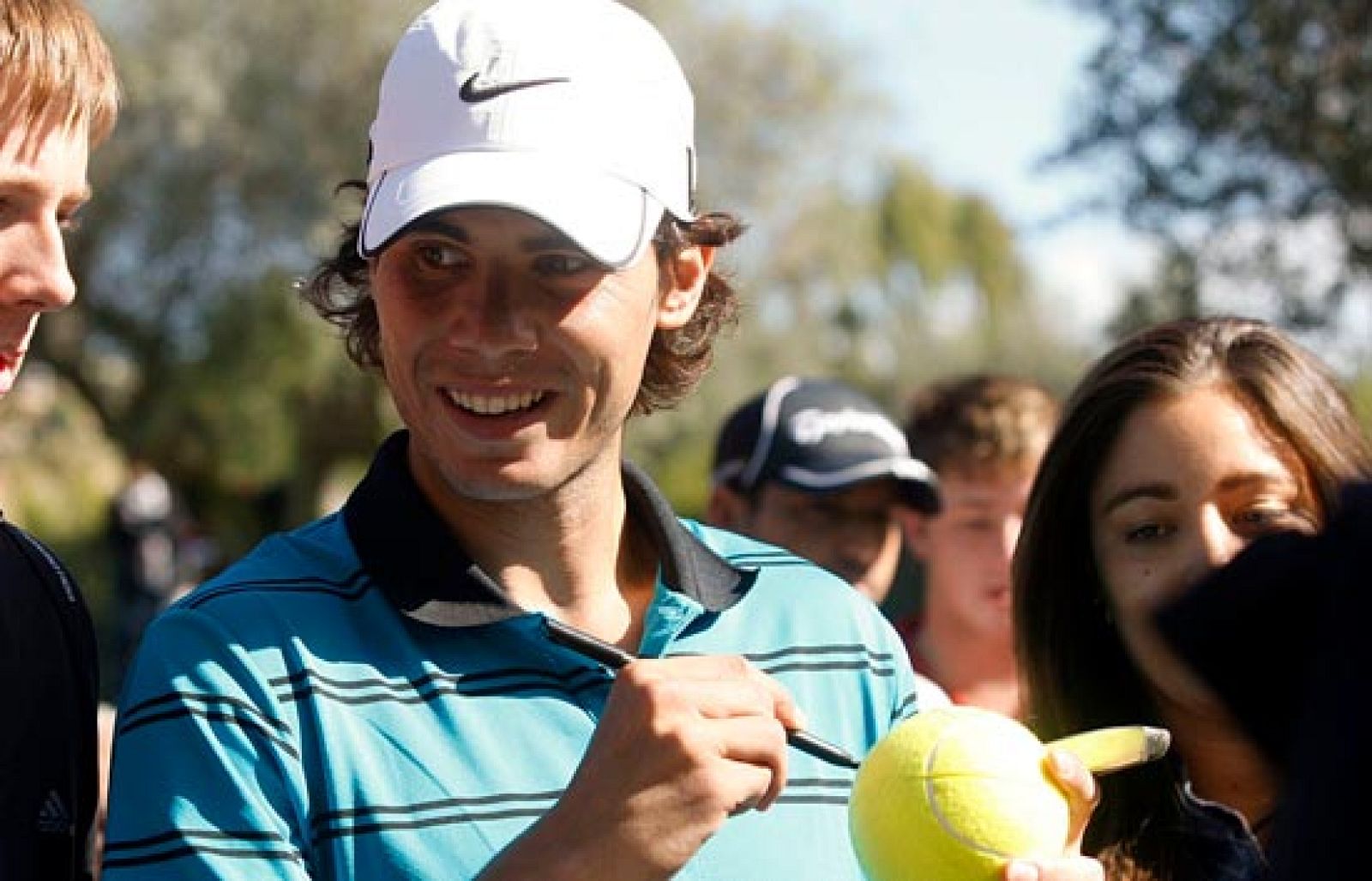 Nadal se relaja con el golf | Ver