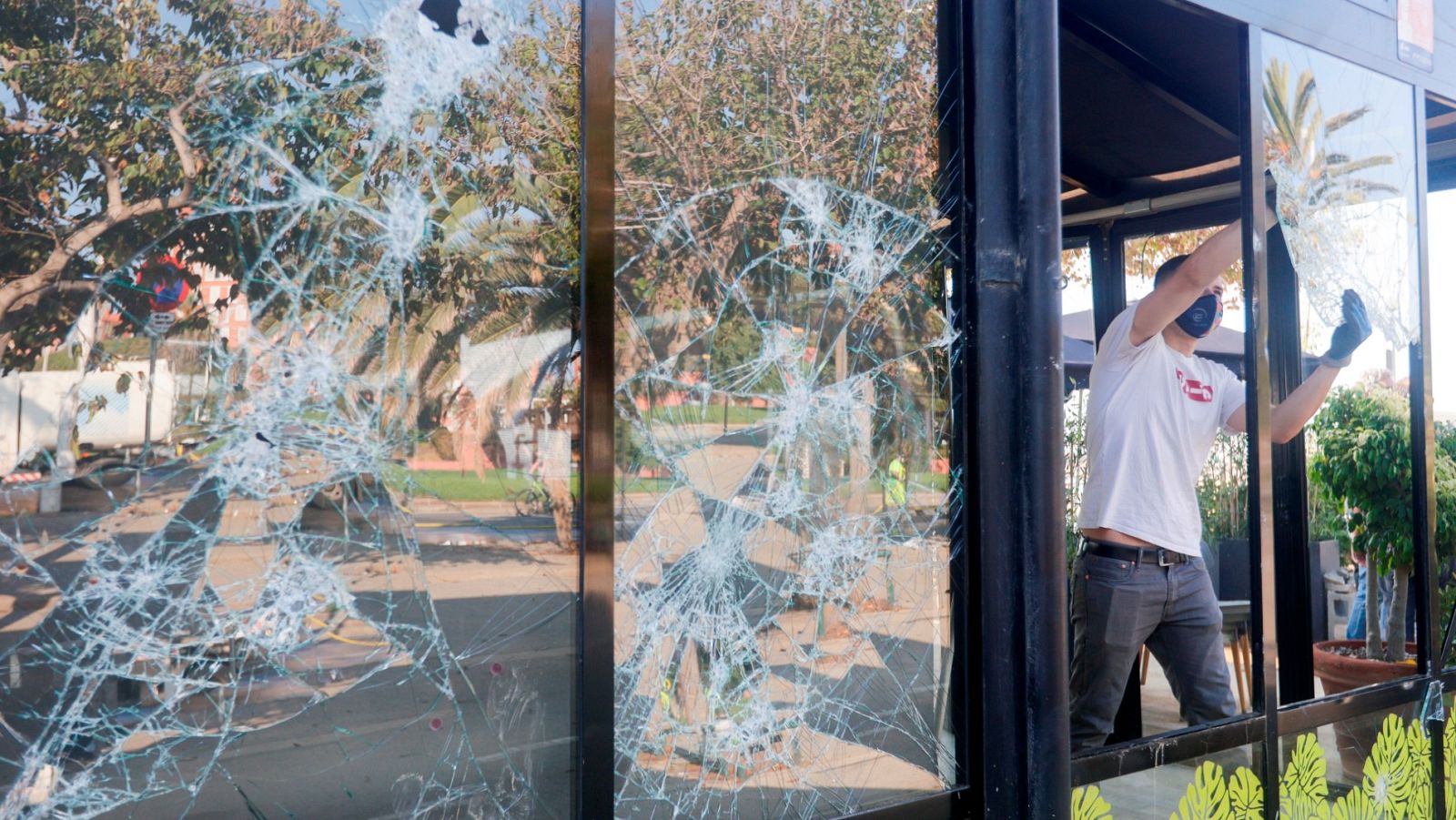 Varios detenidos en Barcelona y Madrid en un fin de semana de macrobotellones multitudinarios