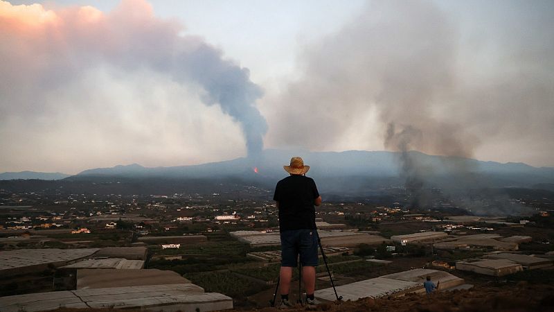 Así trabajan sobre el terreno los científicos en el volcán en erupción de La Palma