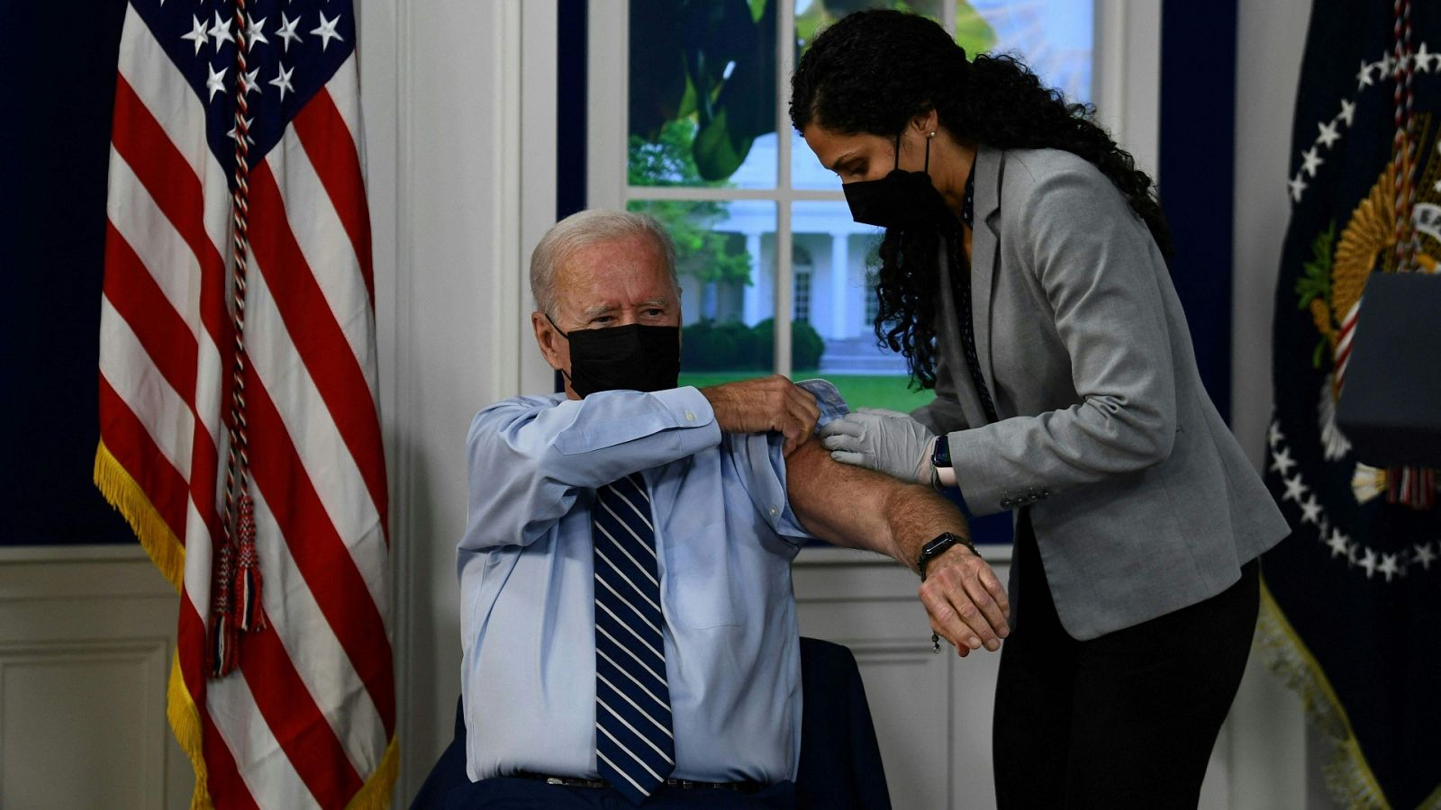 Joe Biden recibe la dosis de refuerzo de la vacuna del coronavirus