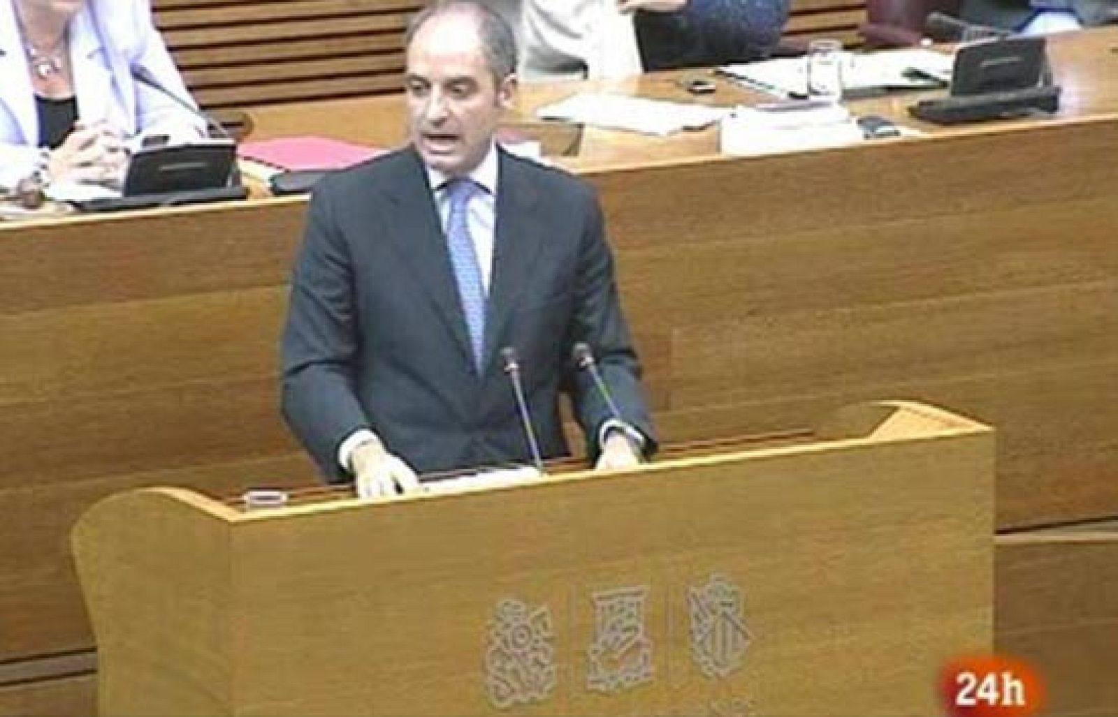 Camps dice que "sus pretendidos amigos" lo son de La Moncloa, que les adjudica contratos | Ver