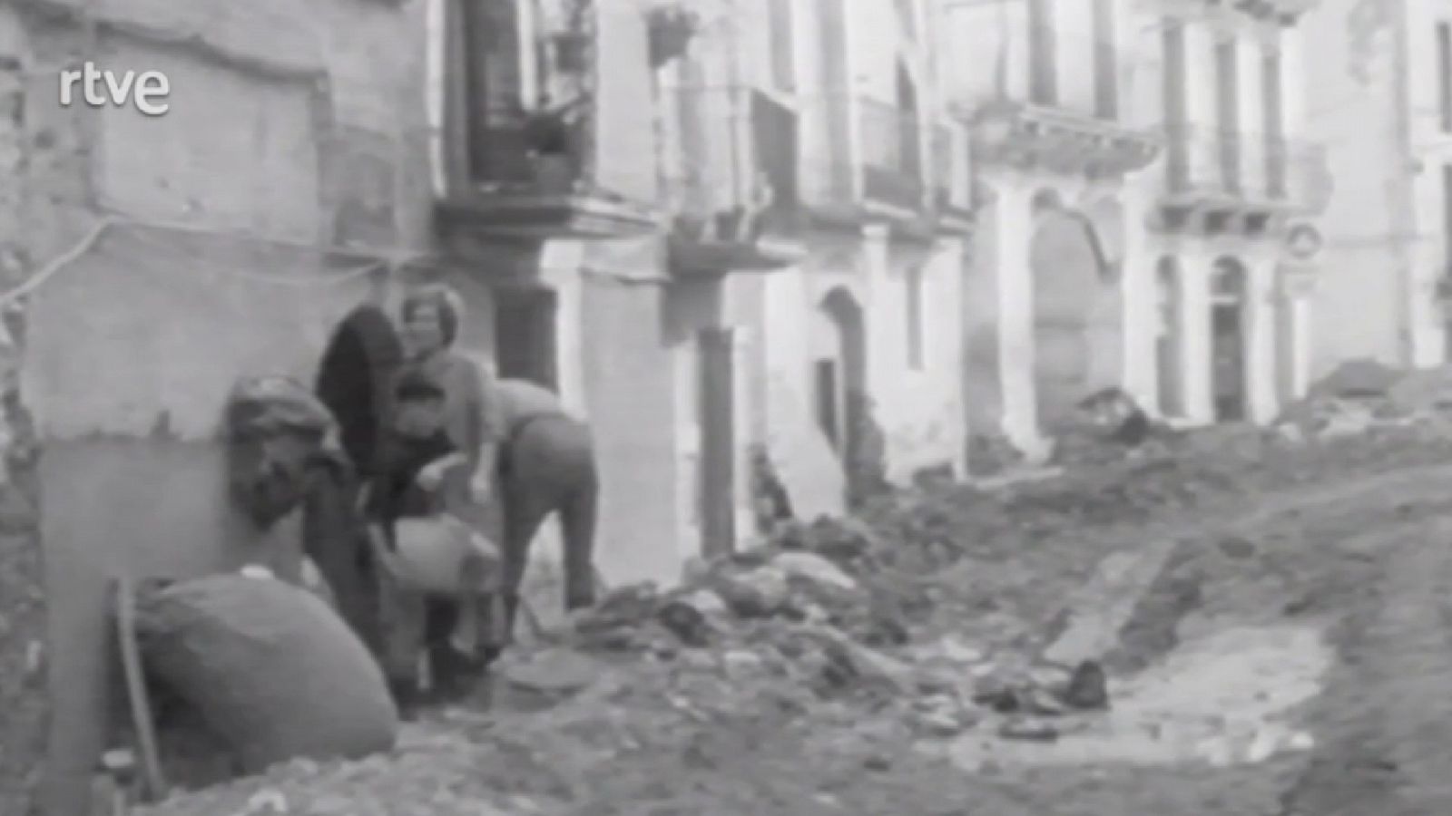 Crònica de les inundacions al Baix Llobregat en les que han mort 14 persones - 1971