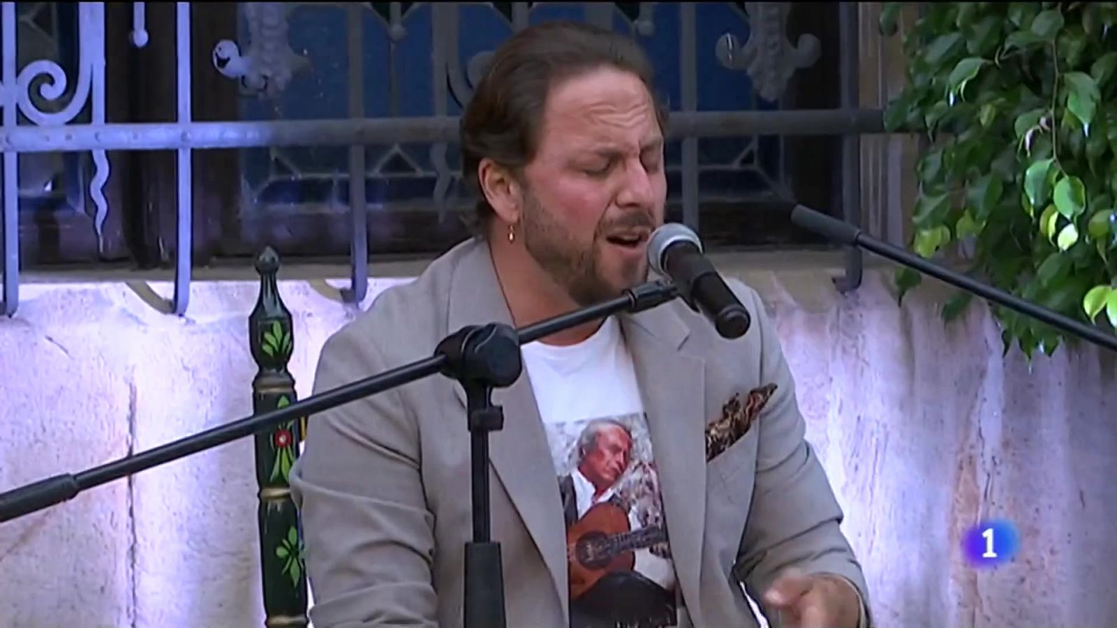 Campanas de homenaje a Paco de Lucía en Algeciras - Noticias Andalucía | Ver