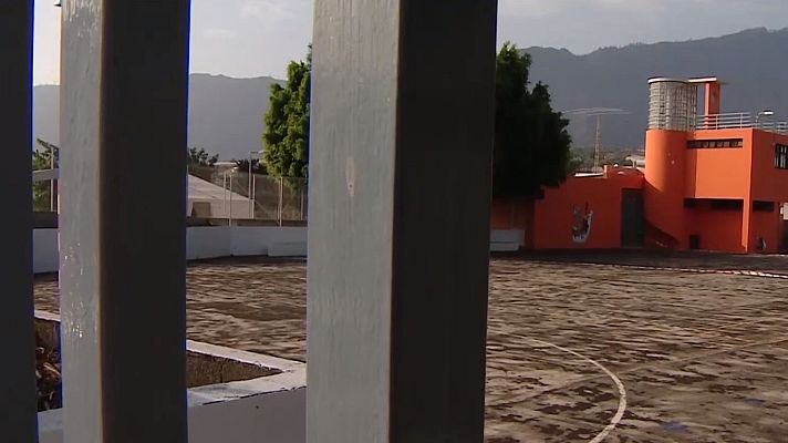 Telediario 2 - Preocupación por el retraso académico en La Palma ante el cierre de los colegios