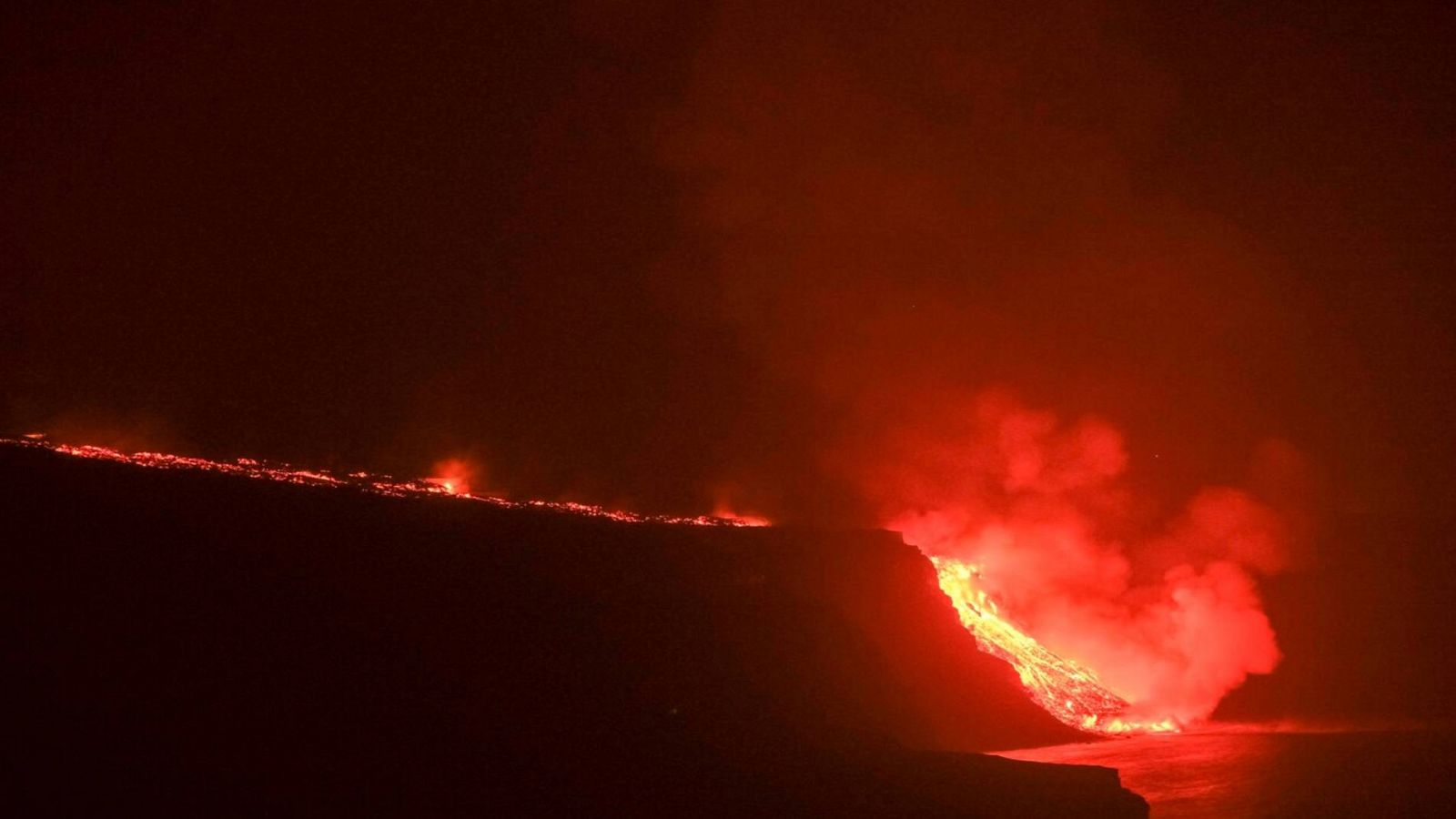 La vulcanóloga Claudia Rodríguez destaca el choque térmico de la lava con el mar