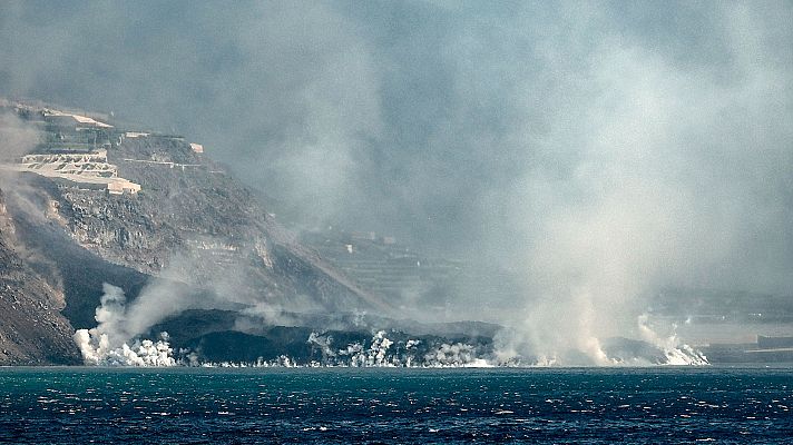 La llegada de la lava al mar "no es ni buena ni mala, es un proceso natural"