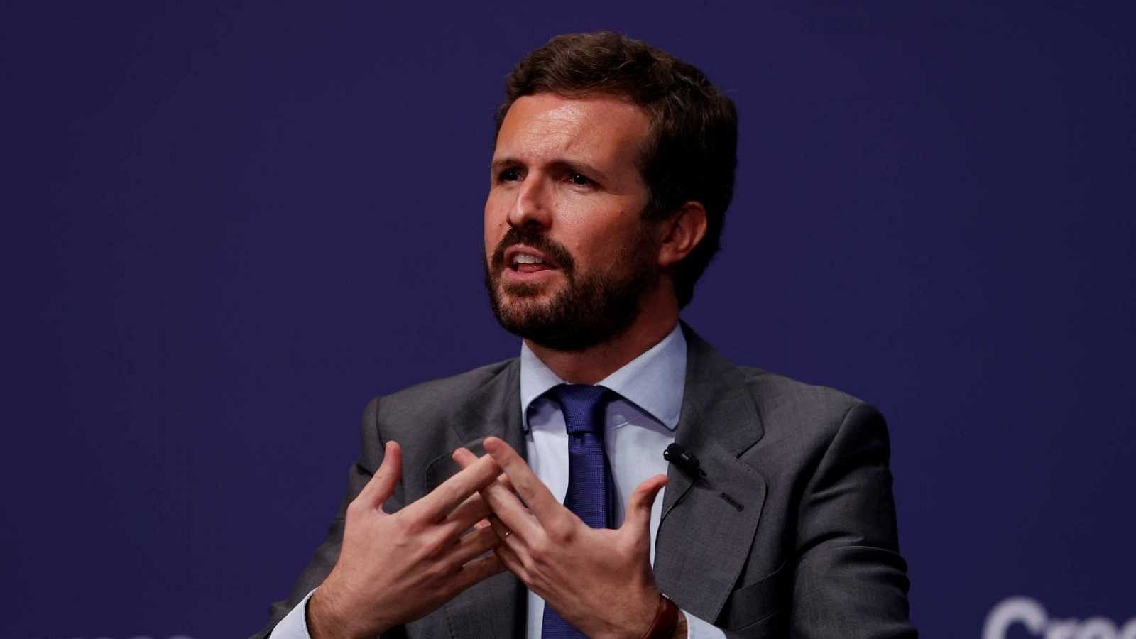 Casado se reivindica como alternativa al populismo y Almeida cierra filas