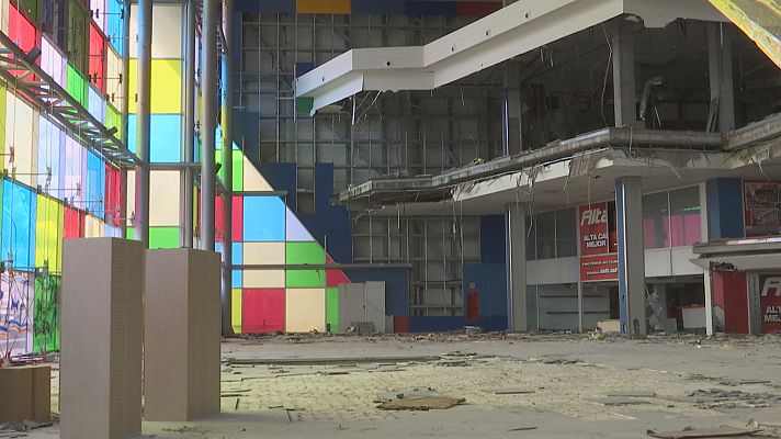 Telexornal - Galicia - Centros comerciais e comercio local, o caso da Coruña