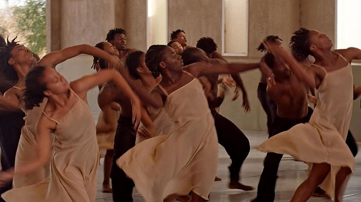 Atención obras - La consagración de la primavera, Pina Bausch