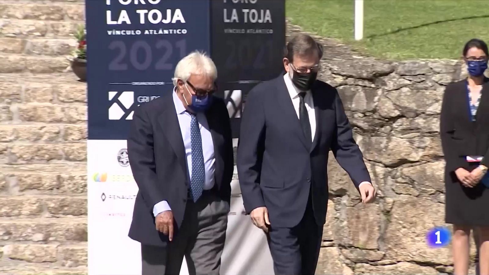 Rajoy y González dialogan sobre la actualidad en el Foro La Toja