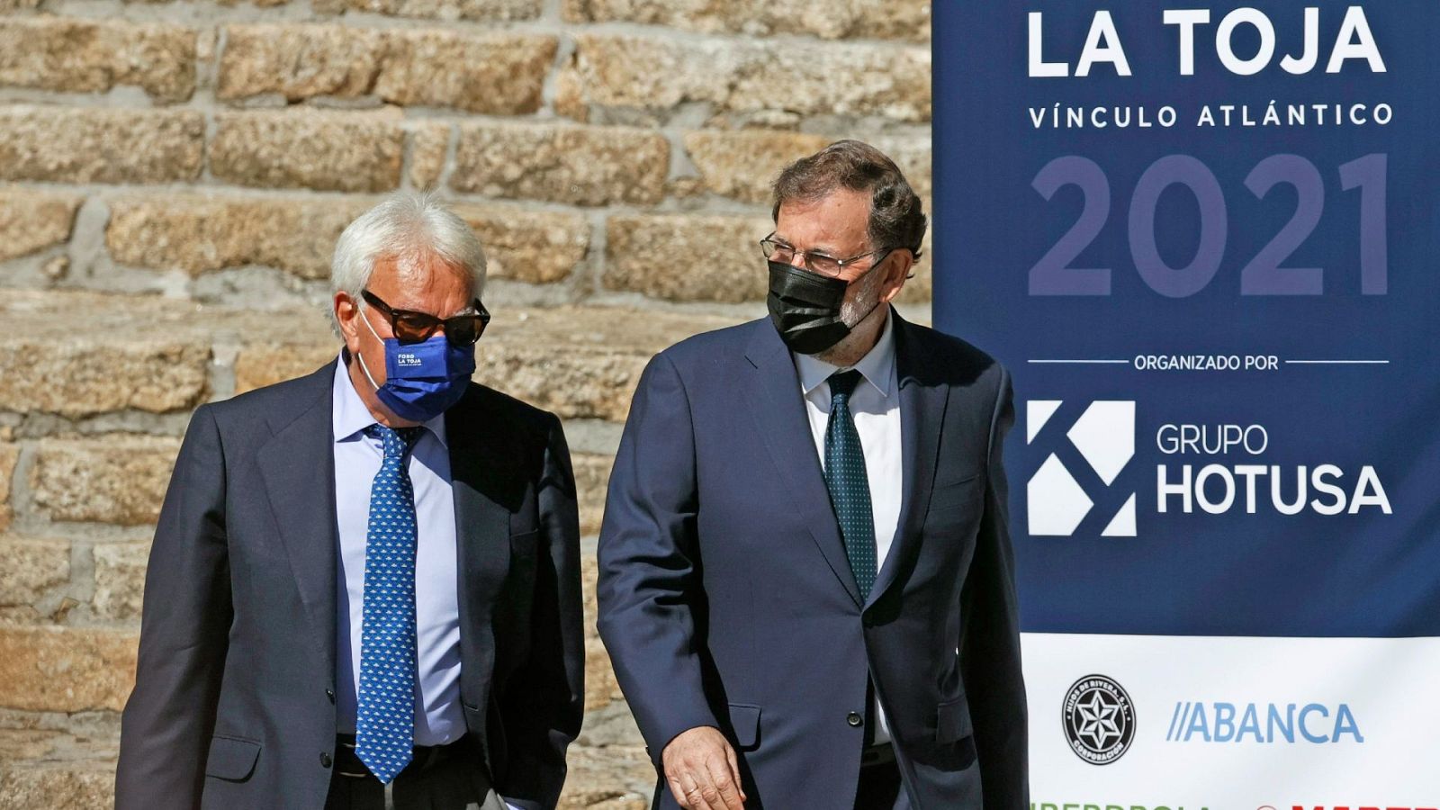 Rajoy y González dialogan sobre la actualidad en el Foro La Toja | Ver