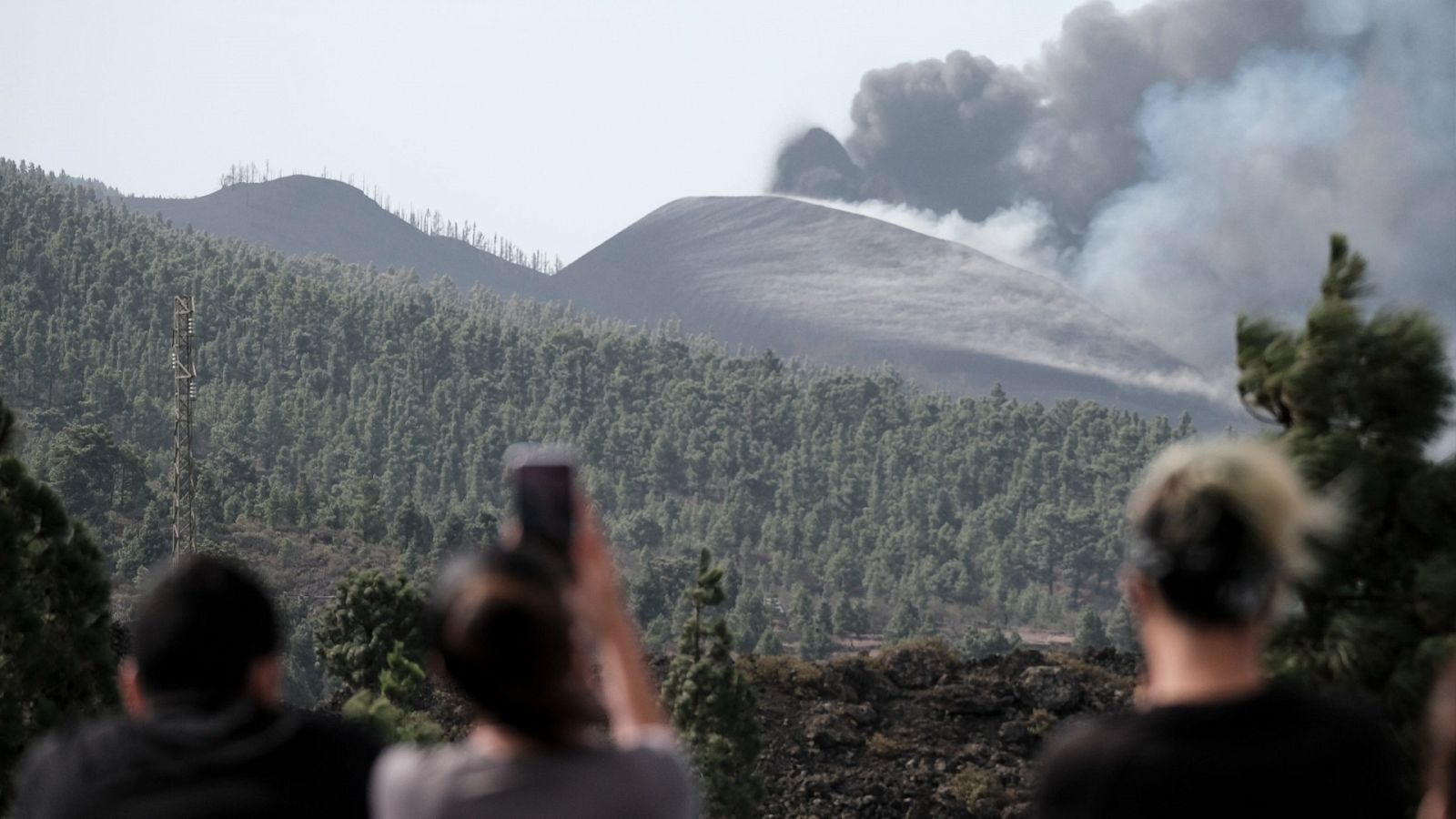 Nace una nueva colada de lava del volcán de La Palma