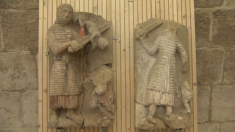 Descobren 30 esculturas na catedral