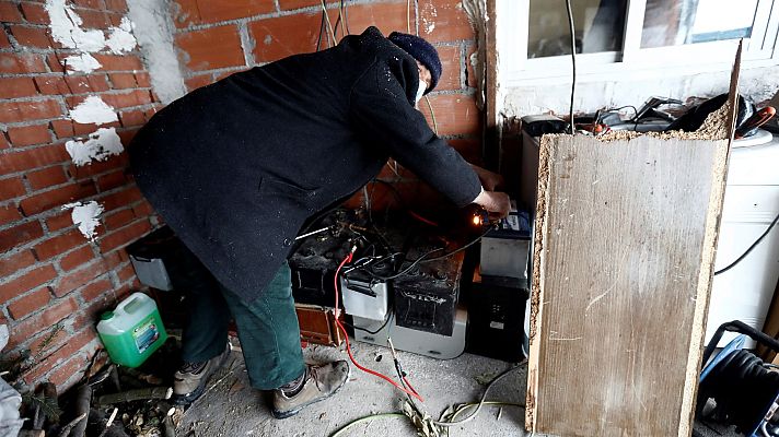 Telediario 2 - Un año sin luz en la Cañada Real: "Estamos aislados, ya no puedo vivir"