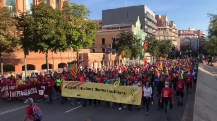 Milers de persones a les marxes per commemorar l'1 d'octubre