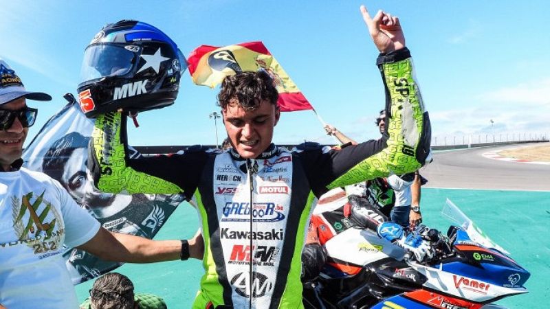 Adrián Huertas, campeón del mundo de Supersport 300