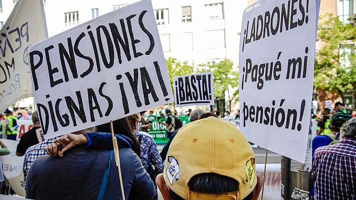Manifestación en Madrid contra los recortes en pensiones y servicios públicos