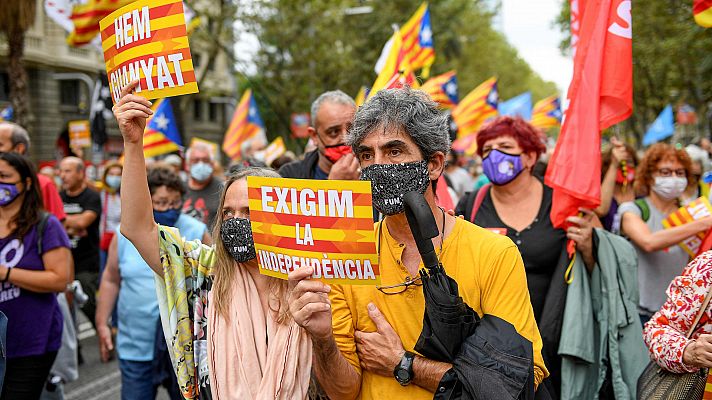 Manifestación independentista por el 1-O en Barcelona en vísperas de la declaración de Puigdemont