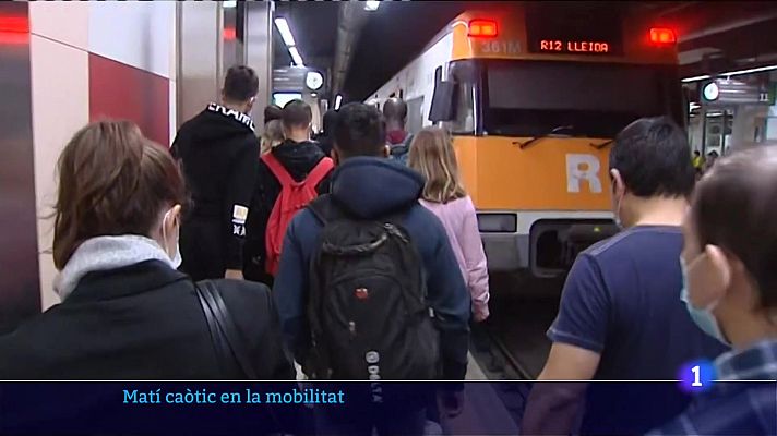 L'Informatiu - Tercer dia de vaga dels maquinistes de Renfe que ha causat cancel·lacions de fins al 40% del servei
