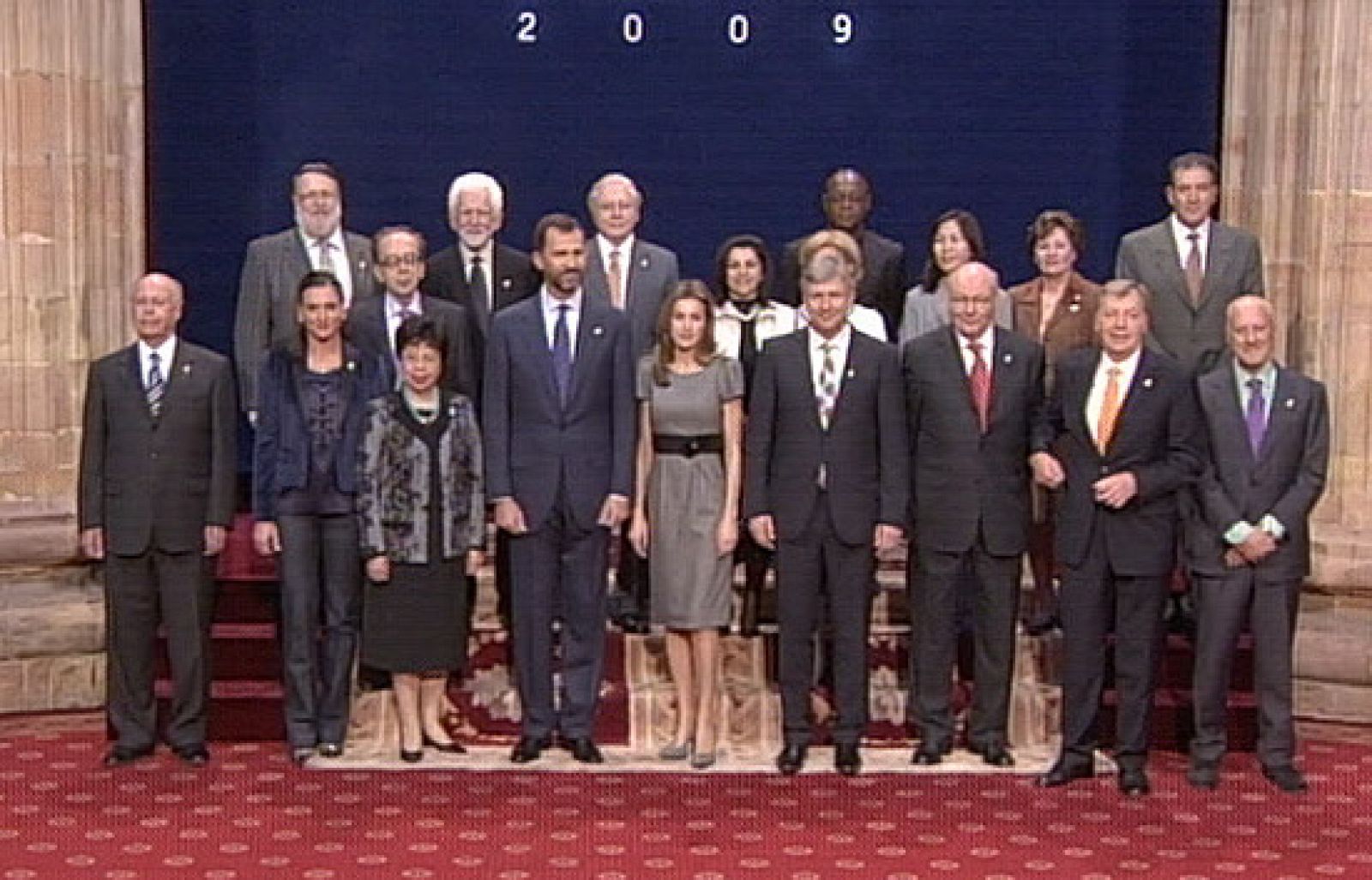 Don Felipe y Doña Letizia reciben a los galardonados con los premios Principe de Asturias 2009 - Premios Princesa de Asturias | Ver