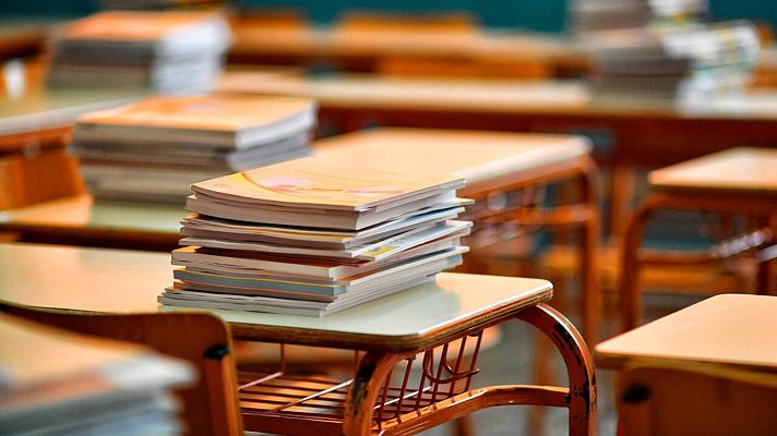 Telediario 1 - Los colegios de La Palma trabajan para volver a la aulas