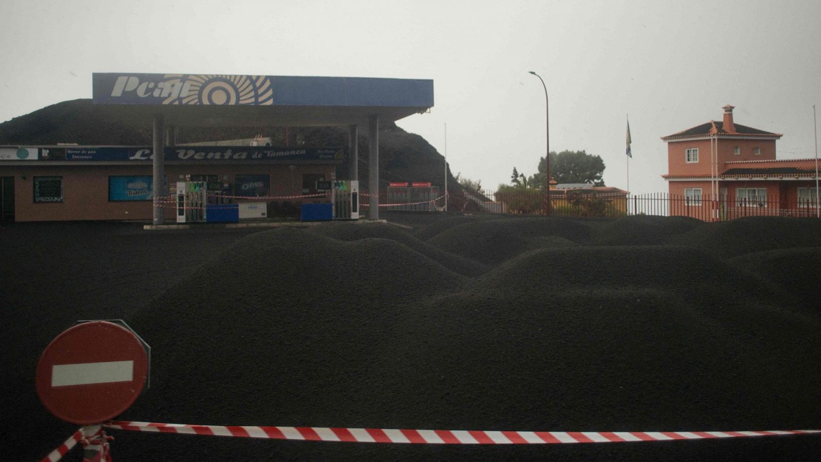 Lluvia de cenizas y piroclásticos: el día a día de la zona de exclusión del volcán - Ver ahora