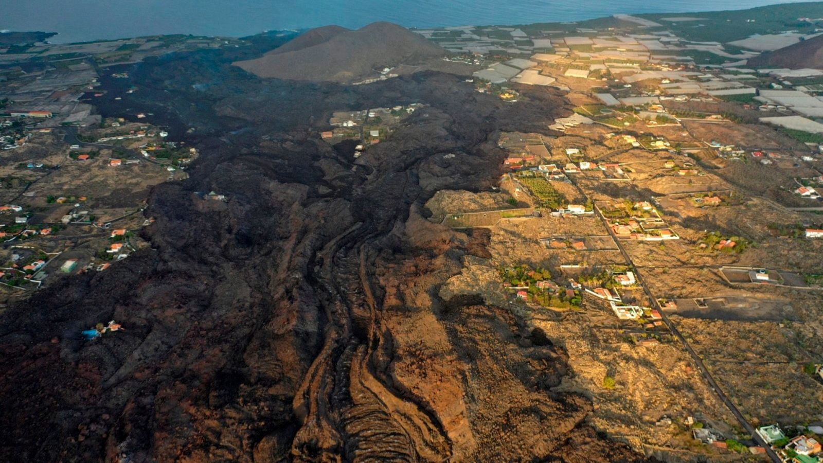 ¿Cambiará de rumbo la colada de lava? - Ver ahora