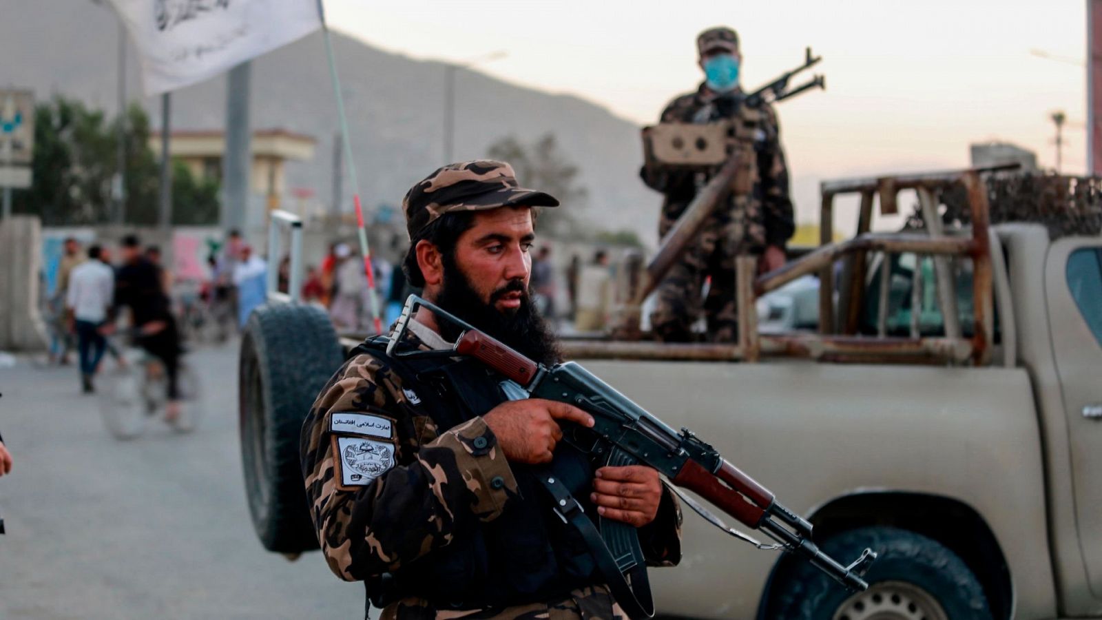 Los talibanes imponen la ley islámica como sistema judicial