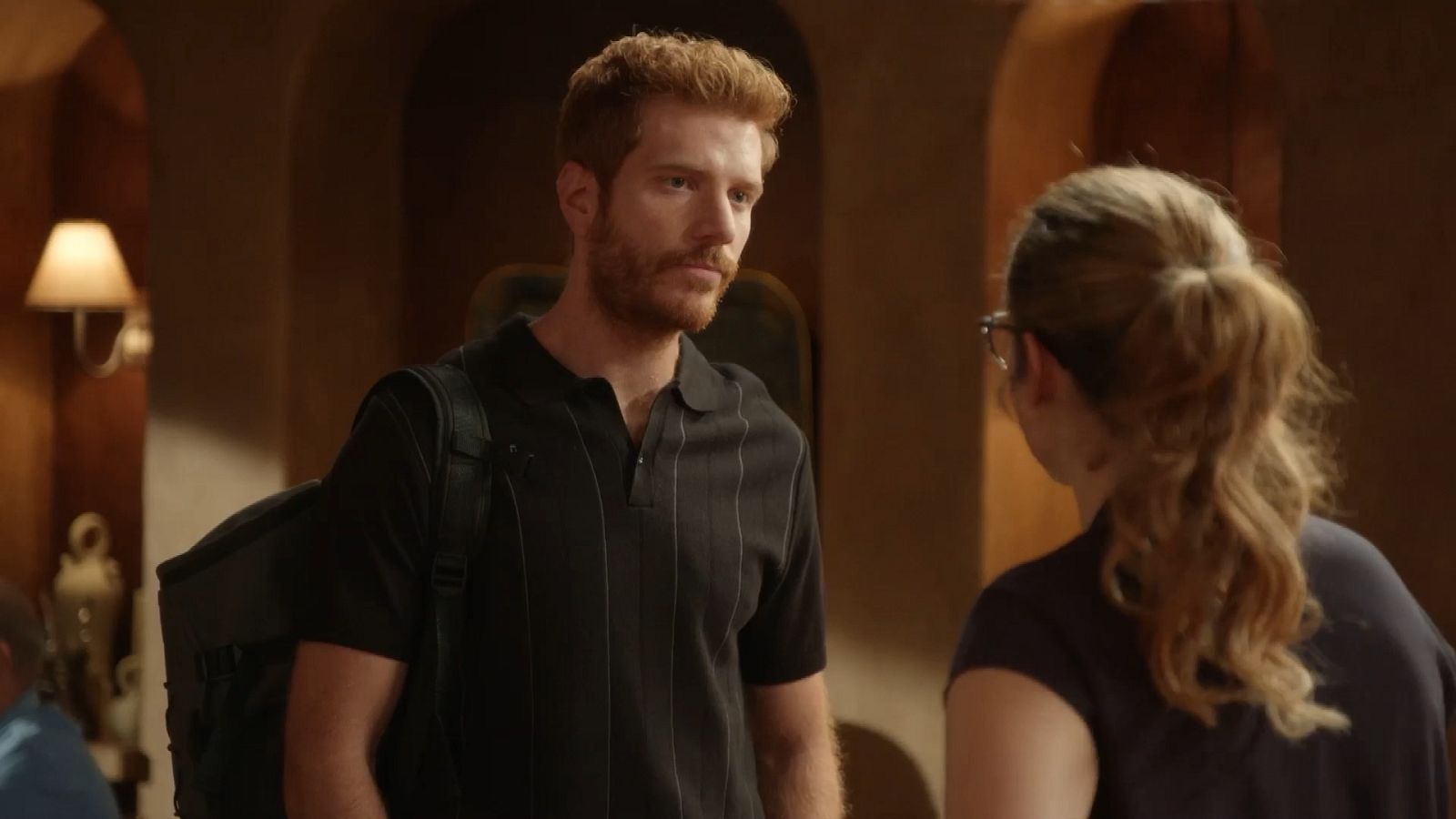 Dos Vidas: Leo intenta huir del pueblo sin ser visto - Dos vidas | Ver