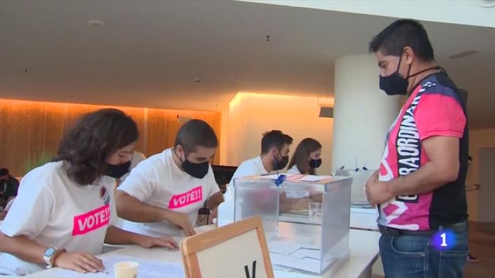 L'Informatiu - Els treballadors de Desigual decideixen si treballen quatre dies a la setmana