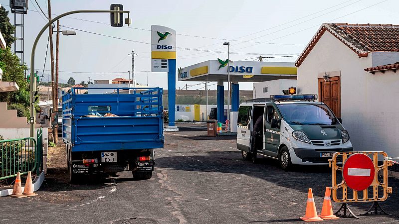 Algunos vecinos se resisten a abandonar sus casas en la zona más cercana a la colada de lava