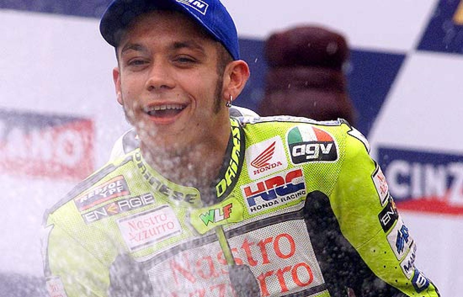 Valentino Rossi se proclamó campeón de la categoría reina por primera vez en 2001.