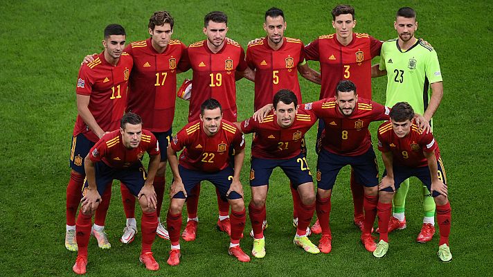 Telediario 2 - España subastará la camiseta de la victoria ante Italia para ayudar a La Palma