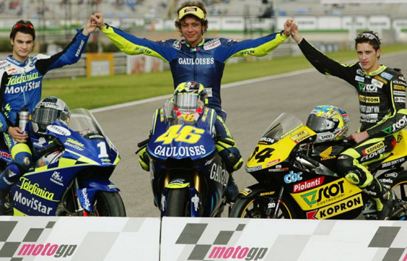 Valentino Rossi se proclamó campeón de la categoría reina por cuarta vez en 2004. 