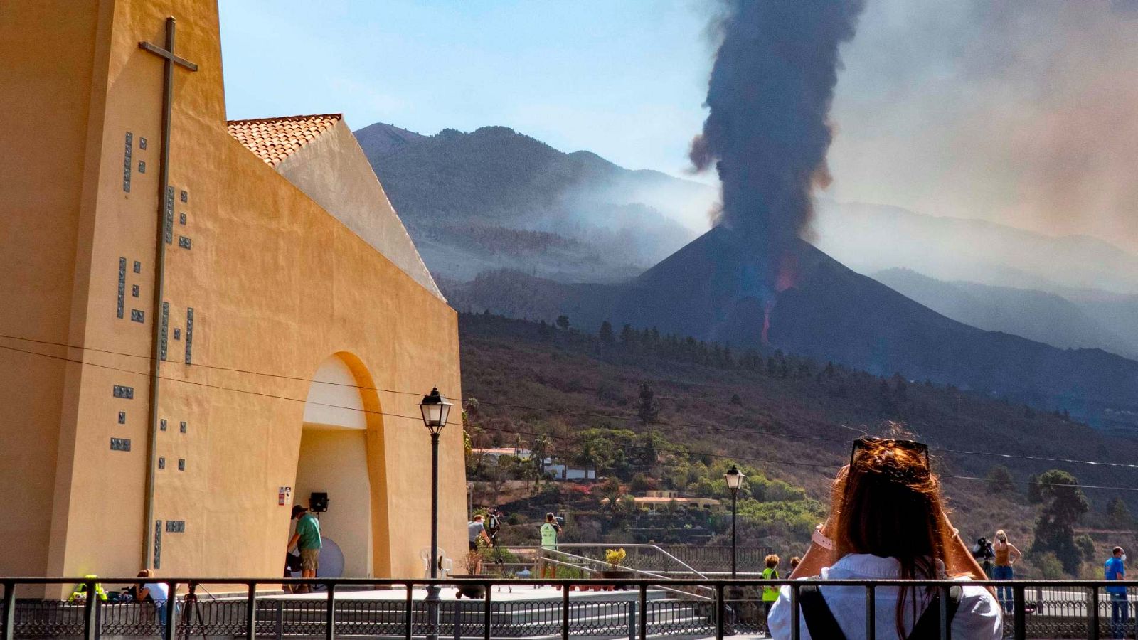 Los vecinos de El Paso pueden recoger algunas de sus pertenencias