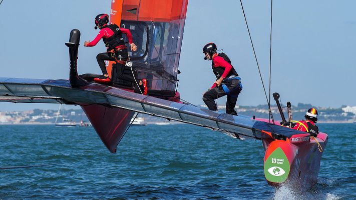 Telediario Fin de Semana - El equipo español de SailGP gana y navega con Felipe VI