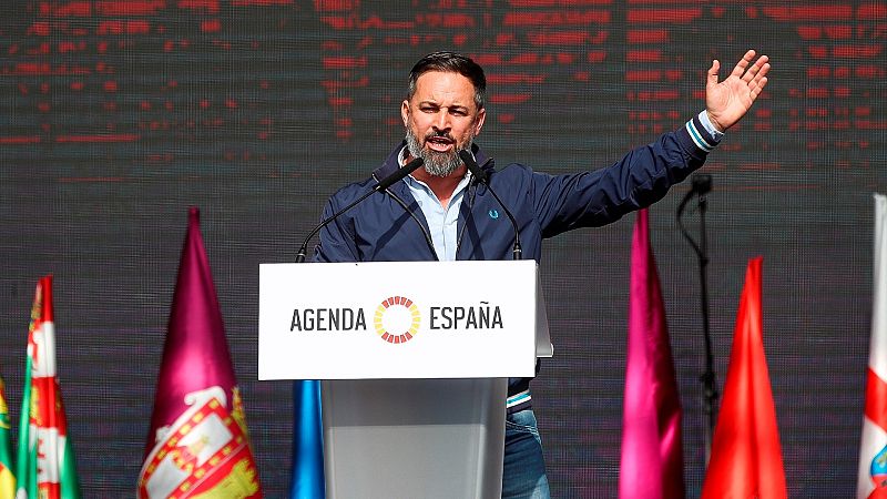 Abascal dice que el PP no es la "alternativa" sino "un burdo relevo" del Gobierno de Sánchez 