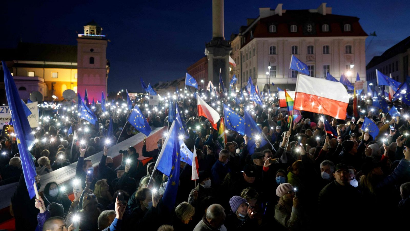 Miles de polacos se manifiestan a favor de permanecer en la UE