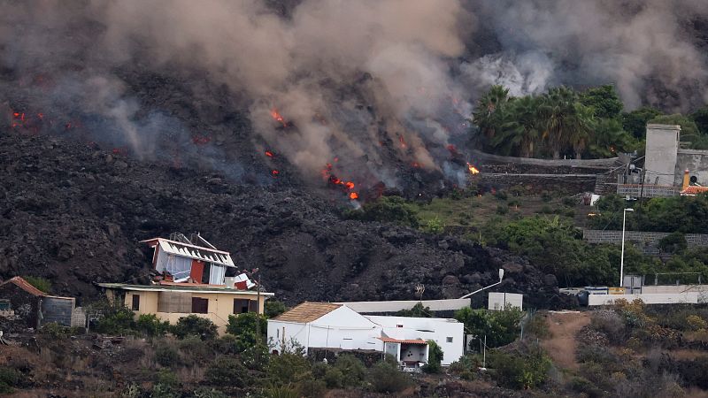 La Laguna, rodeada por la lava